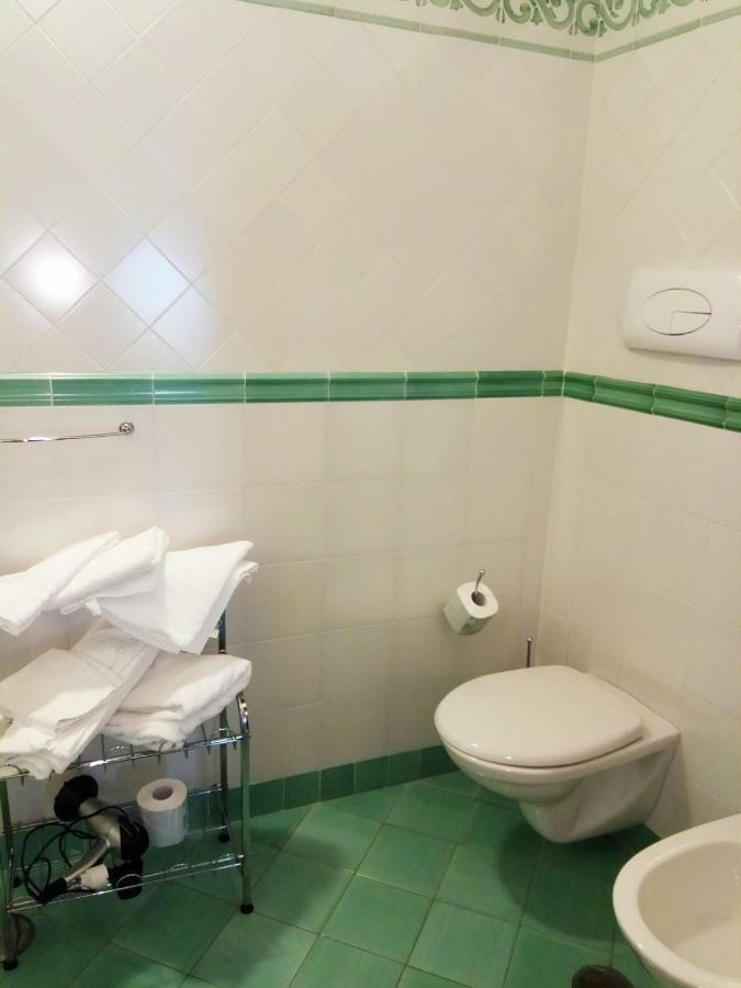 Amalfitani Salerno Centro Bed & Breakfast Bagian luar foto
