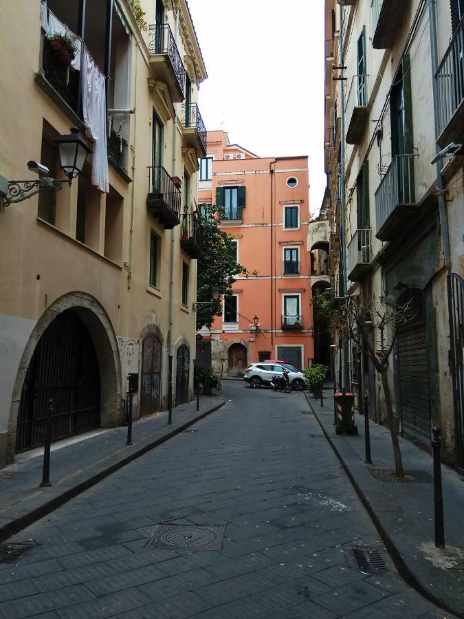 Amalfitani Salerno Centro Bed & Breakfast Bagian luar foto